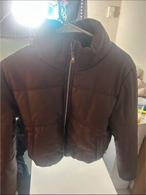 Cropped Puffer Jacket in Dark Brown